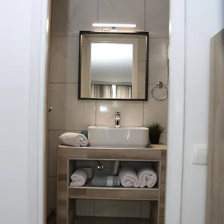 Ξενοδοχείο με διαμερίσματα Luxor Venizelou 4*