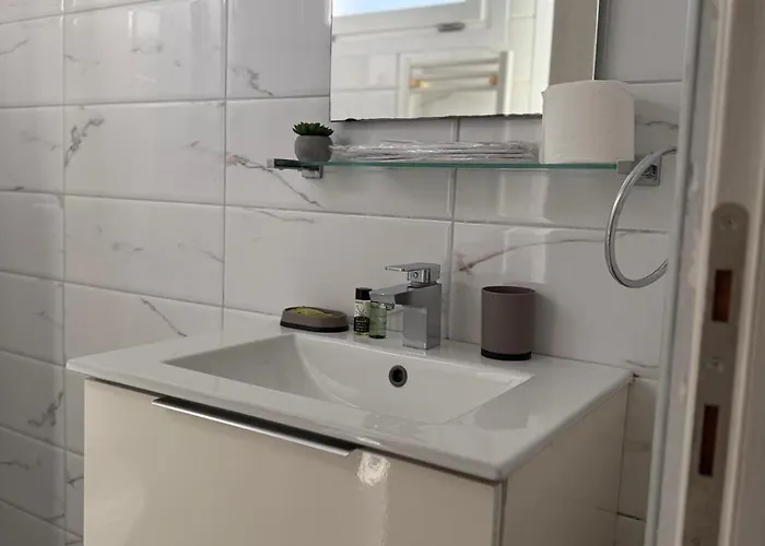 מלון דירות Luxor Venizelou 4*